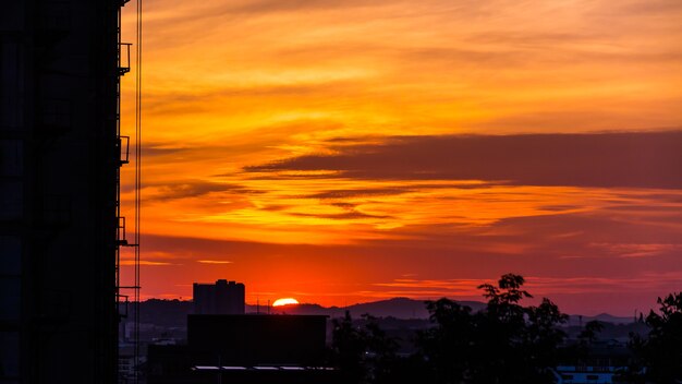 pôr do sol de manhã