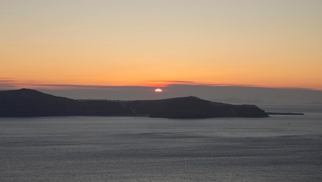 pôr do sol dourado mar ilha paisagem