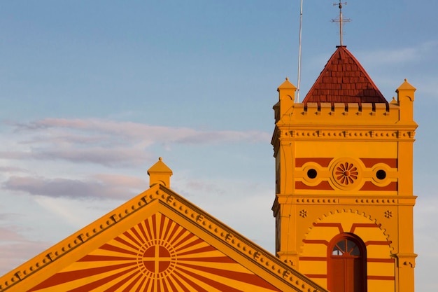 Pôr do sol e arquitetura colonial no Brasil Boa Vista