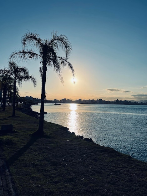 Foto pôr-do-sol em florianópolis, brasil