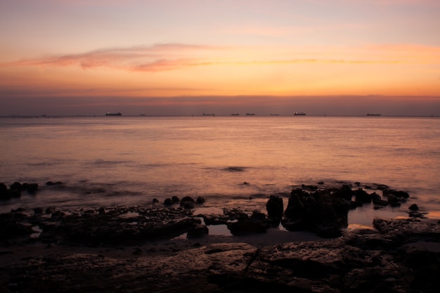 Pôr do sol em Ko Si Chang.