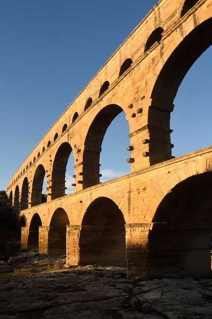 Pôr do sol, em, pont du gard, em, provence, frança