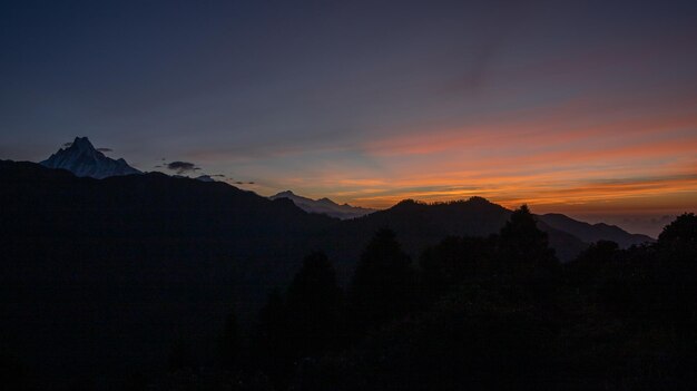 Pôr do sol manhã montanha