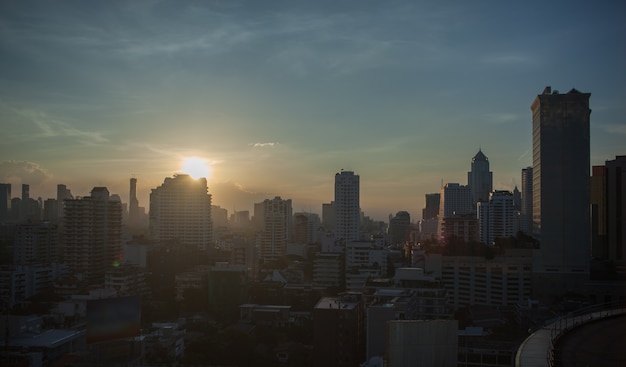 Pôr do sol na cidade de Bangkok, Tailândia