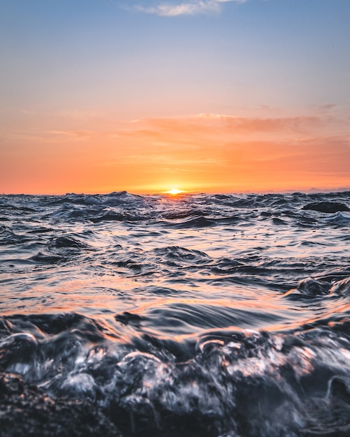 Foto pôr do sol na costa de tenerife