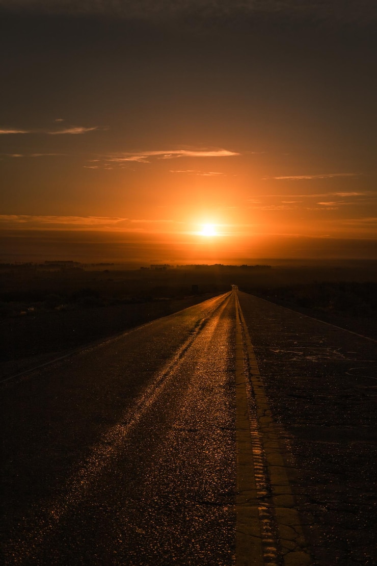 Foto pôr-do-sol na estrada