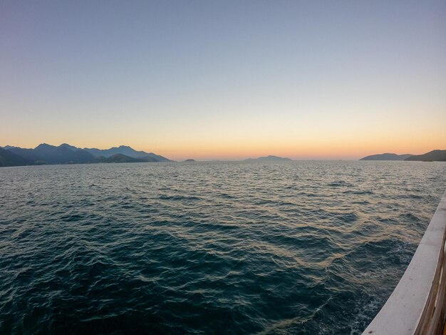 Pôr do sol na ilha grande em Angra dos Reis no Rio de Janeiro