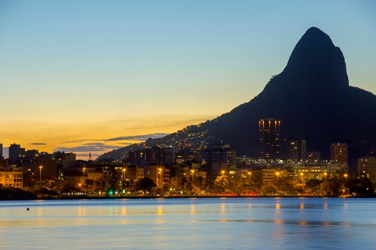 Foto pôr do sol na lagoa rodrigo de freitas