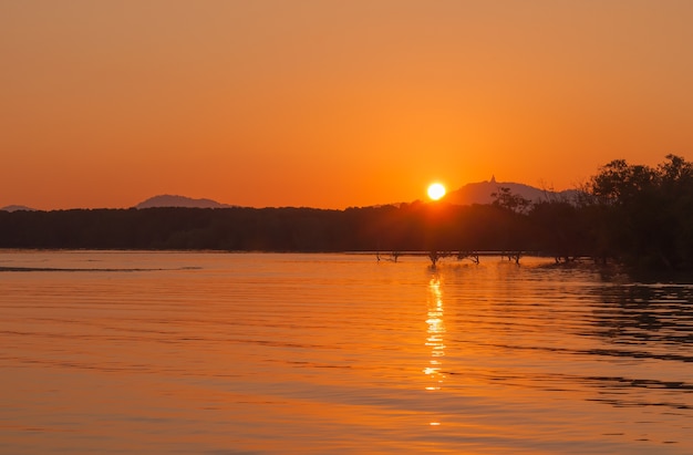 Pôr do sol na montanha