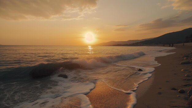 Pôr do sol na praia com um lindo céu e o mar