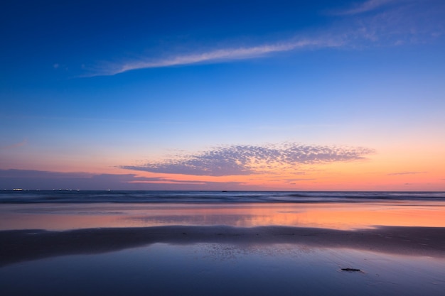 Pôr do sol na praia de Baga Goa