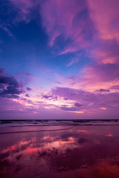 Pôr do sol na praia de Baga Goa