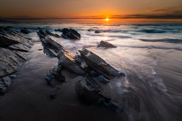 Pôr do sol na praia de Bidart, País Basco.