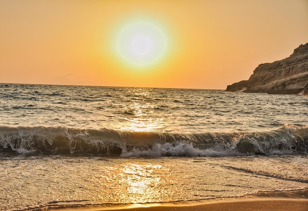 Pôr do sol na praia de matala creta