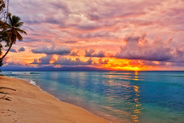 Pôr do sol na praia do Caribe