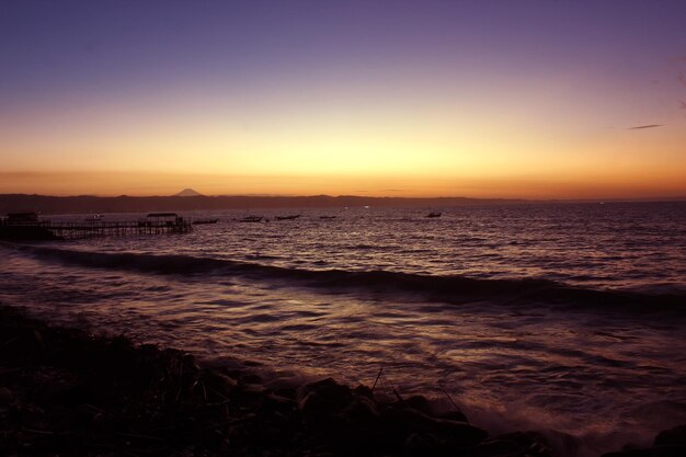 por do sol na praia