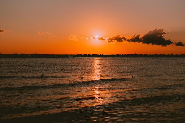 Foto pôr do sol na praia