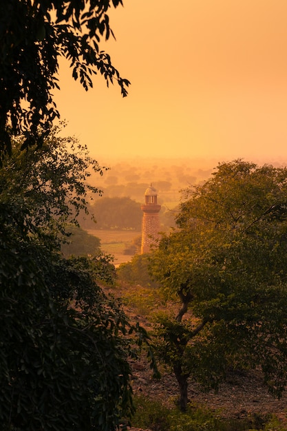 Pôr do sol na região de Uttar Pradesh, na Índia.