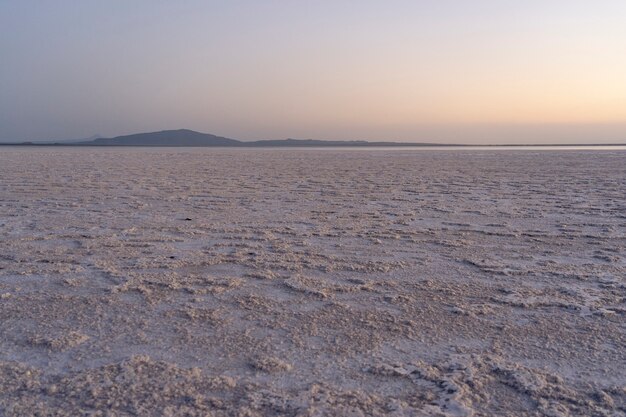 Pôr do sol nas planícies de sal do Lago Asale na Depressão de Danakil, na Etiópia