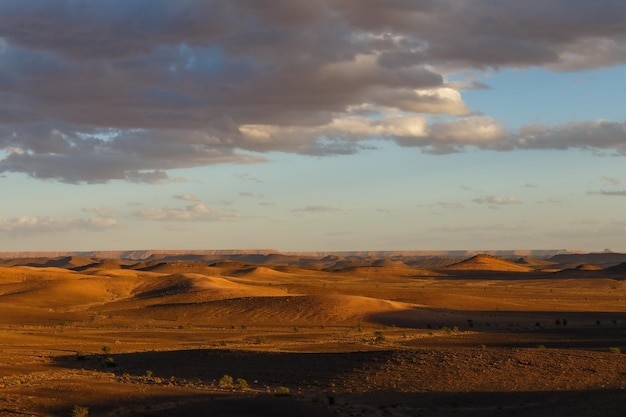 Pôr do sol no deserto do saara