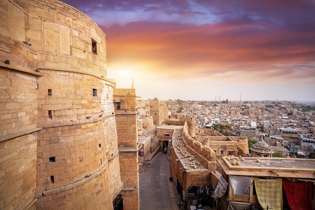 Pôr do sol no forte de Jaisalmer na Índia