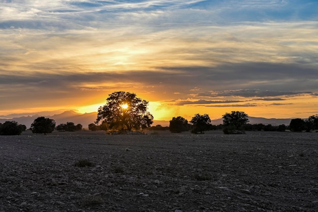 Pôr do sol no geoparque norte de granada