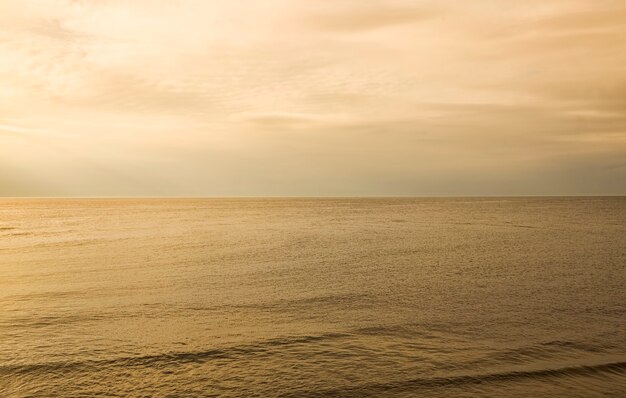 Pôr do sol no mar báltico