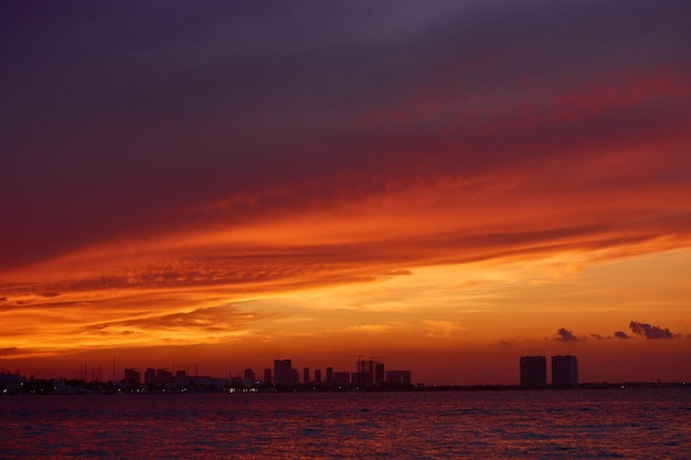 Pôr do sol no mar do Caribe