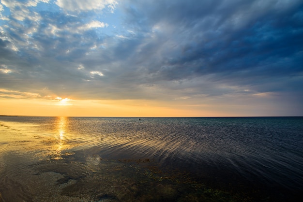 Pôr do sol no mar