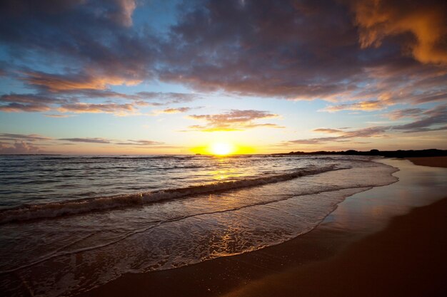 Pôr-do-sol no mar