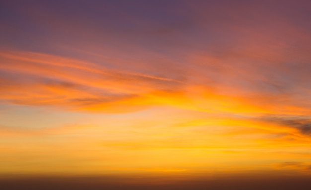 Pôr do sol no oceano em zanzibar