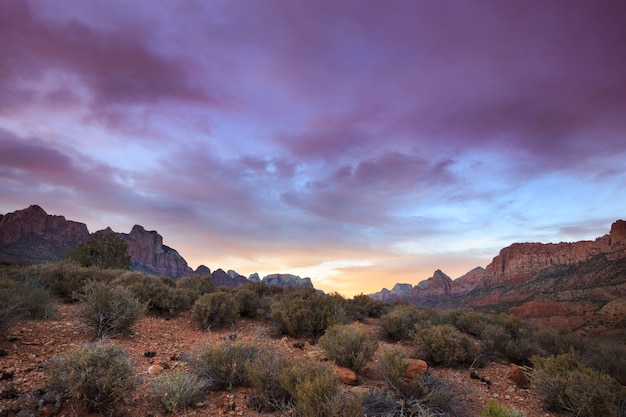 Pôr do sol no parque nacional de Zion, Utah