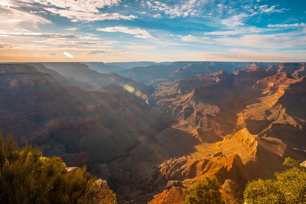 Pôr do sol no Pima Point do Grand Canyon e Rio Colorado ao fundo