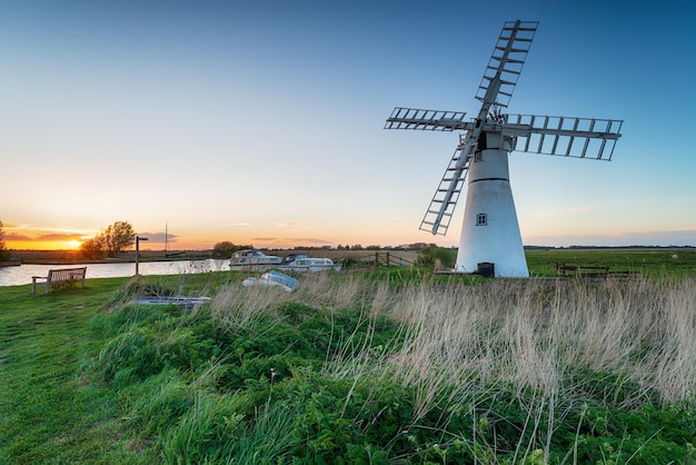 Pôr do sol no Thurne Windmill