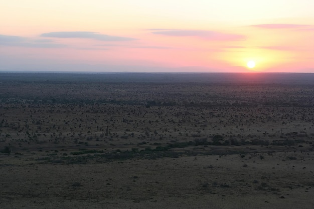 Pôr do sol sobre a savana sul-africana