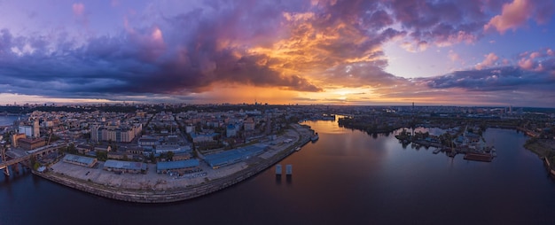 Pôr do sol sobre dnipro