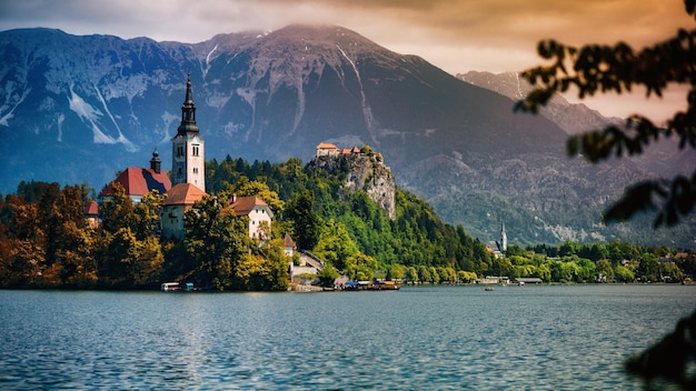 Pôr do sol sobre o Lago Bled