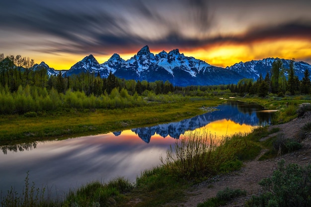 Pôr do sol sobre Schwabacher Landing no Grand Teton National Park Wyoming