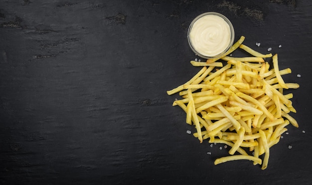 Porção de batatas fritas frescas