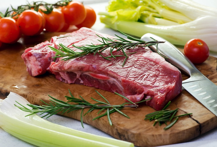 Foto porção de bife saudável magro cru
