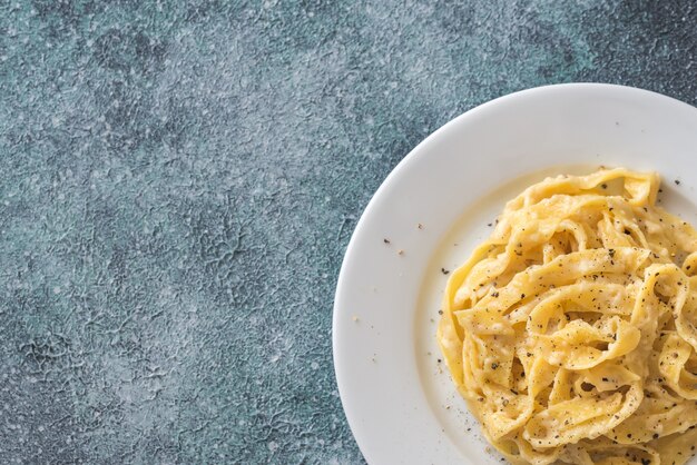 Porção de fettuccine Alfredo