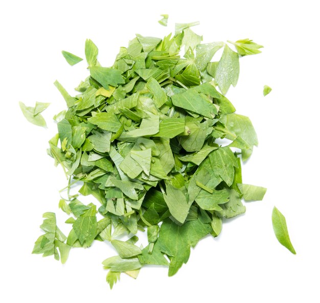 Porção de Lovage fresco em branco