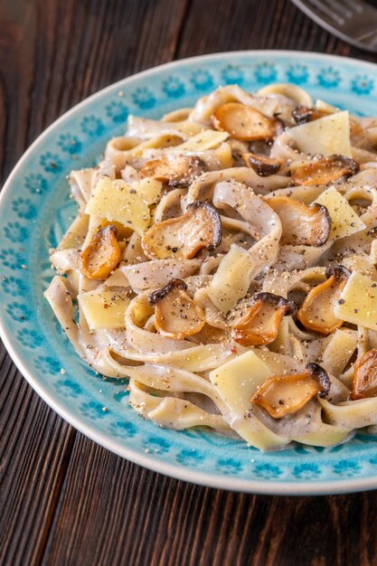 Porção de Massa Cremosa Tagliatelle com Cogumelos