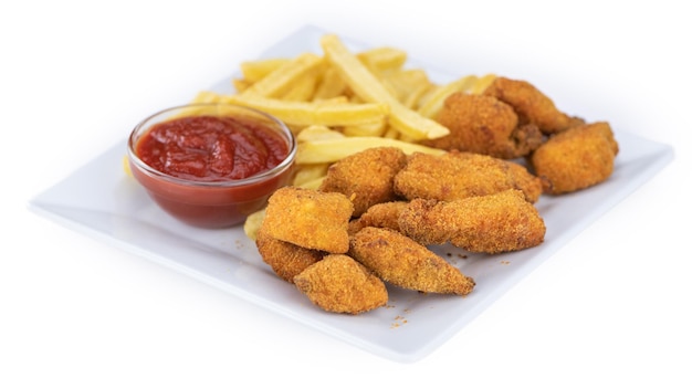 Porção de nuggets de frango isolado em branco