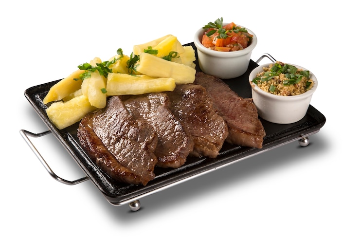 Porção de picanha e batata frita.