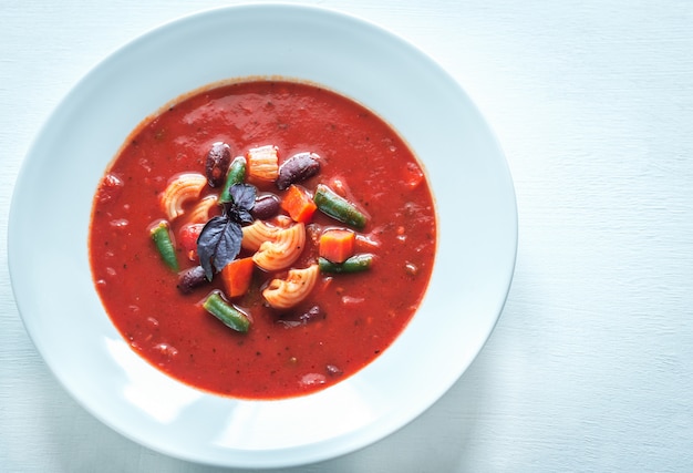 Porção de sopa minestrone