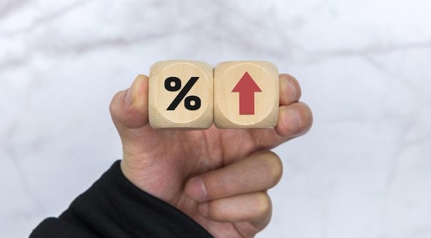 Foto porcentaje para el icono de símbolo de flecha arriba y abajo tasa de interés acciones clasificación financiera tasas hipotecarias y concepto de pérdida de corte