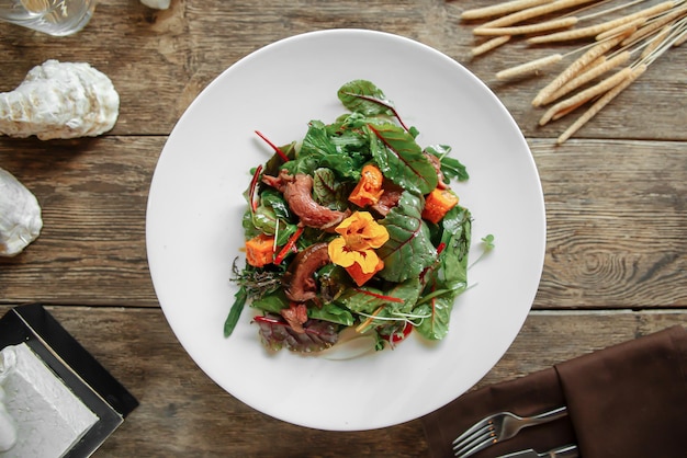 Porción de ensalada de calabaza gourmet