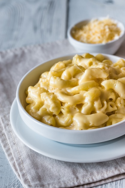 Porción de macarrones con queso.