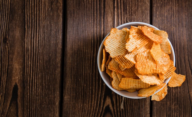 Porción de papas fritas onduladas